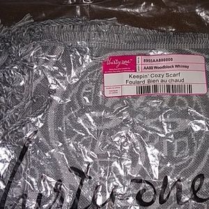 NWOT Thirty One Cozy Scarf